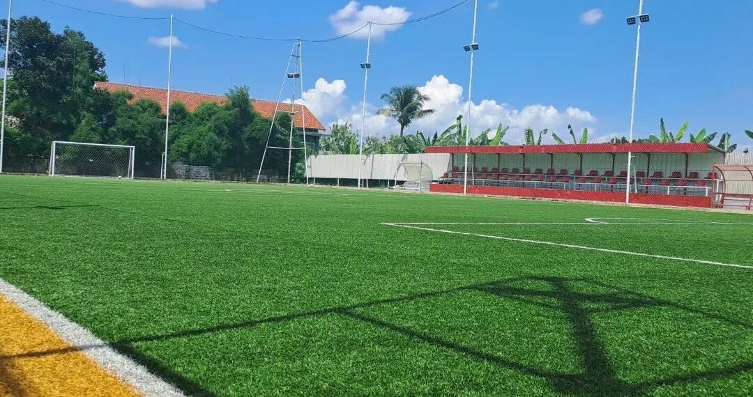 Kondisi lapangan di Samba Mini Soccer. (Foto: Instagram @sambaminisoccer)