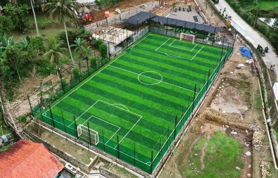 Penampakan lapangan Bromelia Mini Soccer di Cisarua, Kabupaten Bogor. (Foto: Instagram @bromeliasportcenter)