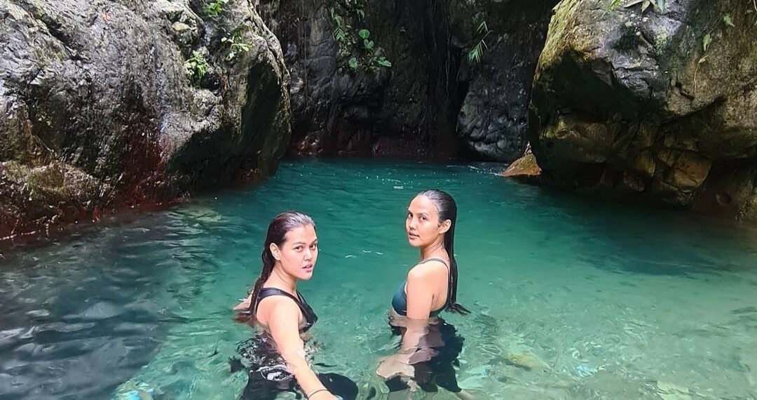 Keindahan alam Curug Leuwi Hejo yang berada di wilayah Sentul, Kabupaten Bogor. (Foto: Instagram @veronika.twns)