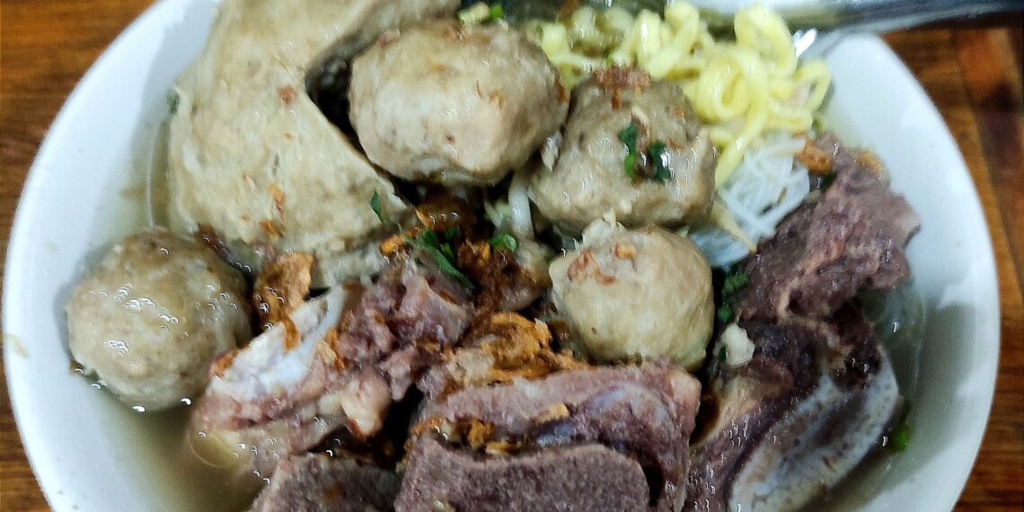 Menu andalan di Bakso Luber Cimanggu.