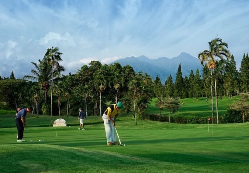 Sejumlah golfer tengah bermain di Lapangan Golf Klub Golf Bogor Raya. (Foto: Instagram @klubgolfbogorraya)