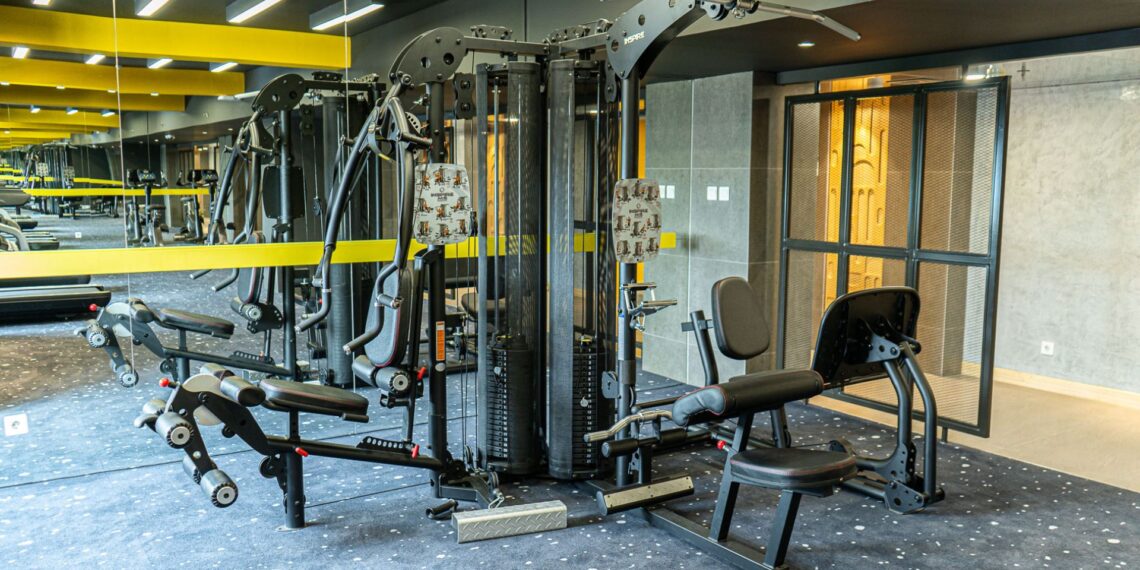 Fasilitas gym yang ada di Bigland Bogor Hotel.