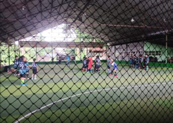 Suasana anak-anak berlatih bermain futsal di Lapangan Cimahpar Futsal Sport. (Foto: teguhsiswantoro)